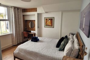 1 bedroom, desk, iron/ironing board, free WiFi - Kil Kovva Seaside town, Penzance (Penzance)