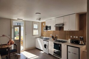 Fridge, microwave, oven, stovetop - Kil Kovva Seaside town, Penzance

 (Penzance)