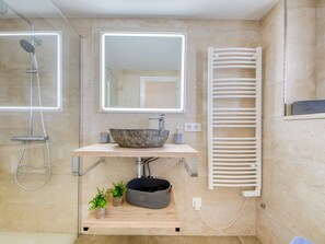 Hair dryer, towels