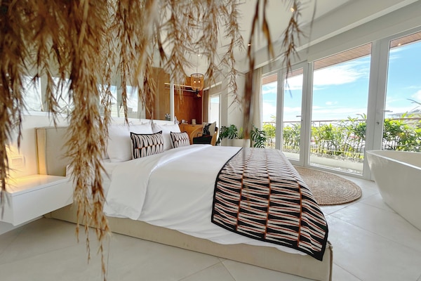 Luxury Penthouse, 2 Bedrooms | Iron/ironing board, free WiFi