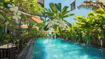 Outdoor pool, pool umbrellas, sun loungers