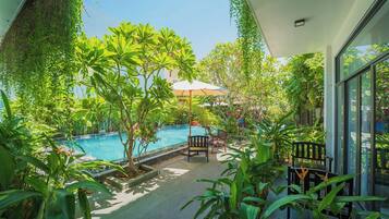 Outdoor pool, pool umbrellas, sun loungers