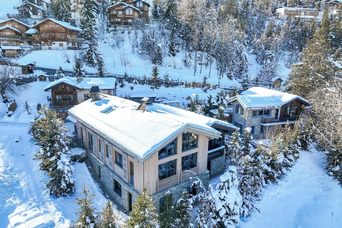 Luxe beddengoed, bedden met traagschuimmatrassen, een kluis op de kamer