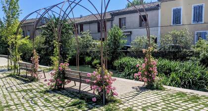 Chambre Voltaire, terrasse en bord de Sorgue