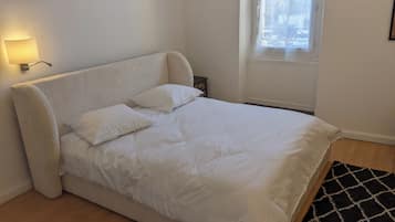 1 bedroom, desk, WiFi, bed sheets