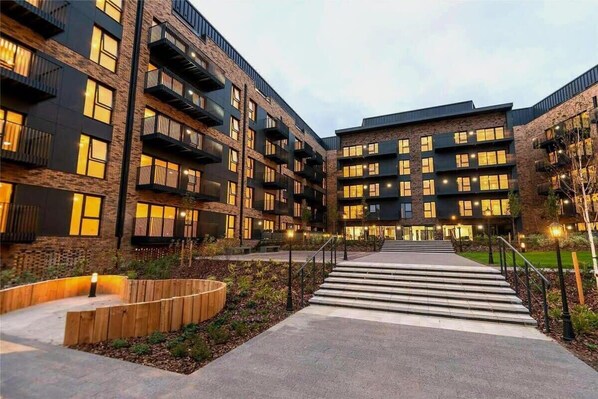 Exterior - Modern 2 Bedroom Apartment with parking - Ashford (Ashford)