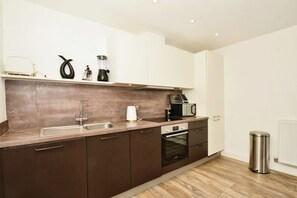 Fridge, microwave, dishwasher, toaster - Modern 2 Bedroom Apartment with parking - Ashford (Ashford)