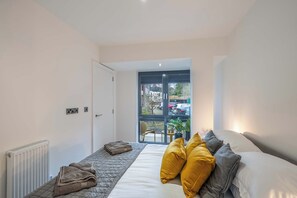 1 bedroom, desk, iron/ironing board, WiFi - Stylish 1 bed apartment in Central Solihull (Solihull)