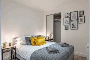1 bedroom, desk, iron/ironing board, WiFi