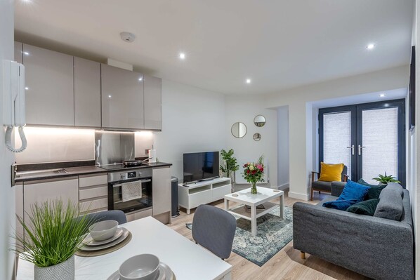 Interior - Stylish 1 bed apartment in Central Solihull (Solihull)