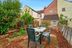 Outdoor dining - 4 Bed Homely Retreat - WV1 (Wolverhampton)