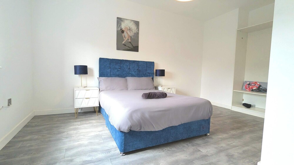 Modern 2 Bed Apt 15 Mins to Solihull Centre Birmingham Vrbo