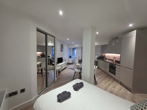 Iron/ironing board, WiFi, bed sheets