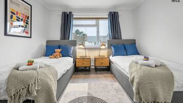 5 bedrooms, iron/ironing board, free WiFi, bed sheets