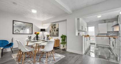 5x Bed Central Townhouse (Sleeps 9x) w. Parking
