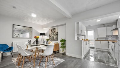 5x Bed Central Townhouse (Sleeps 9x) w. Parking
