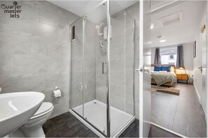 Séchoir à cheveux, serviettes fournies