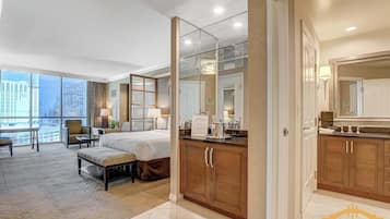 Desk, iron/ironing board, WiFi, bed sheets