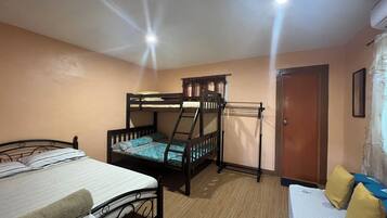 Deluxe Studio Suite, Pool View | 1 bilik tidur, Wi-fi percuma