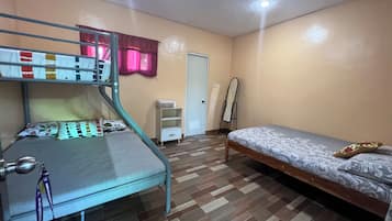 Deluxe Studio Suite, Pool View | 1 bilik tidur, Wi-fi percuma