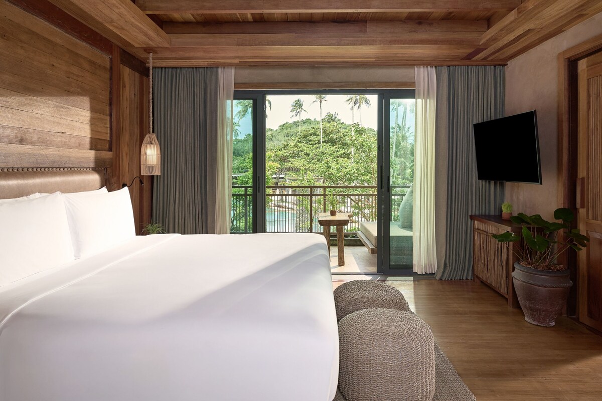 Suite, 2 Bedrooms, Sea View | Minibar, desk, laptop workspace, blackout drapes