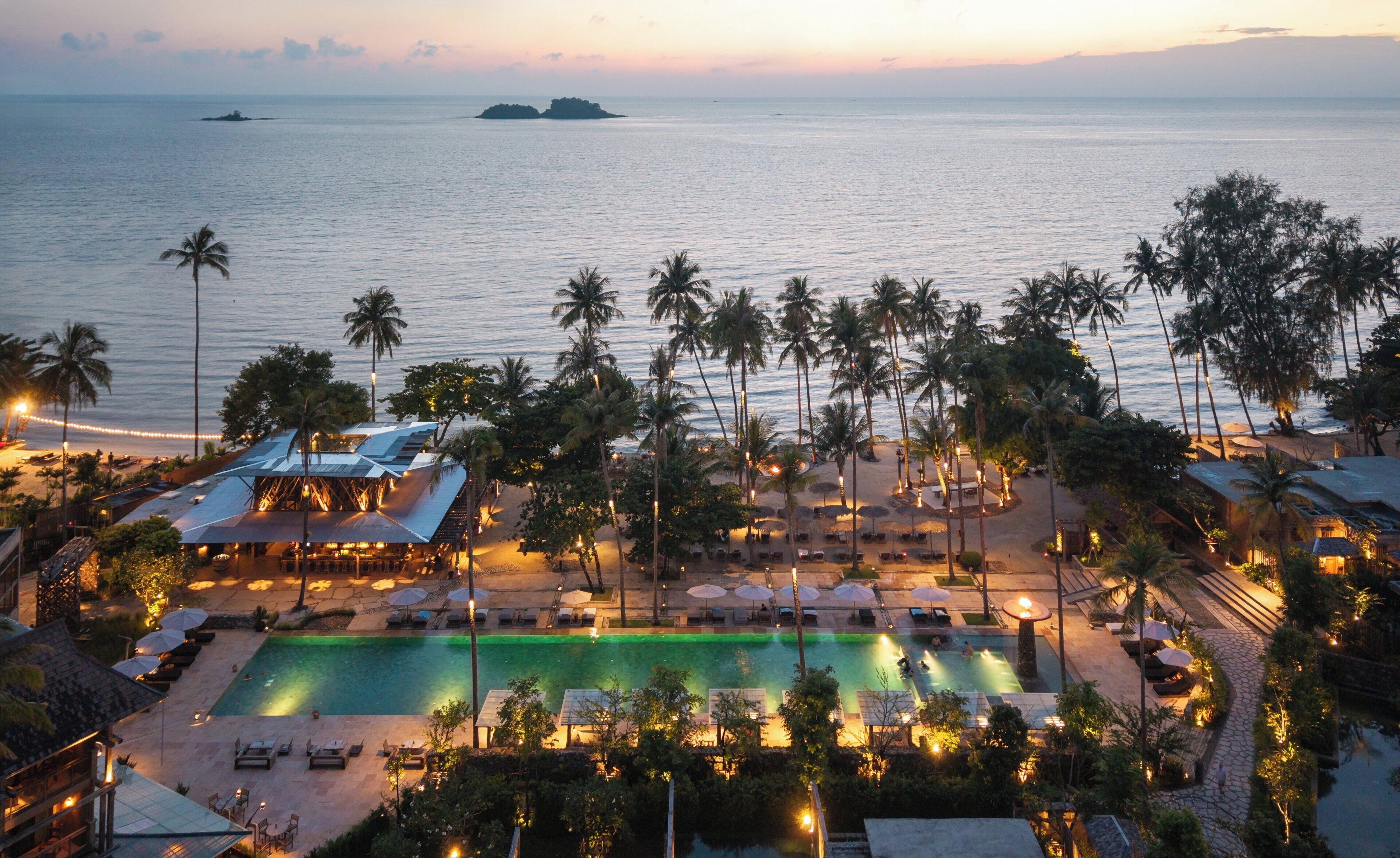 Outdoor pool, free pool cabanas, pool umbrellas