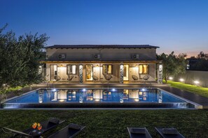 Façade de l’hébergement  – soirée/nuit