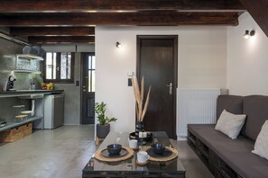 Villa, Mountain View | Living area | Smart TV - Eightyfour Living (Chania)