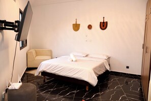 Comfort studio suite, balkon, uitzicht op de stad | Gratis wifi