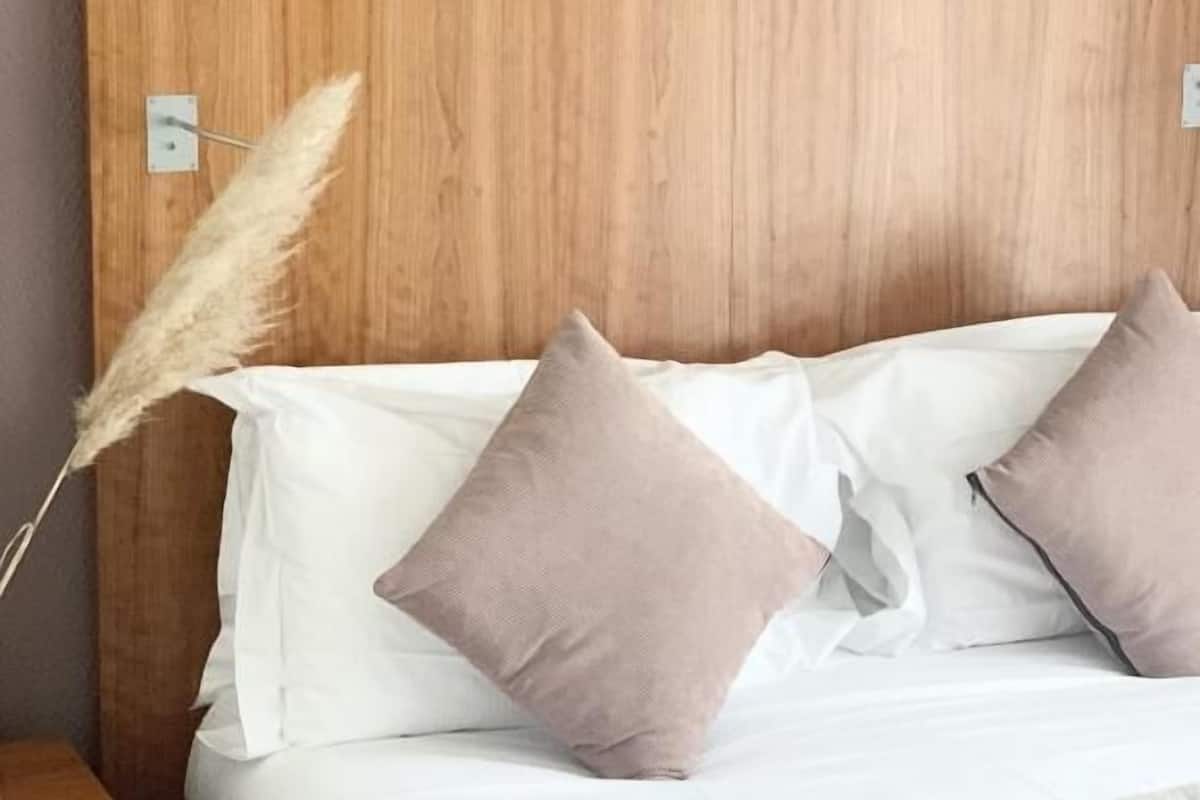 Standaard tweepersoonskamer, uitzicht op meer | 1 slaapkamer, geluiddichte muren, gratis wifi