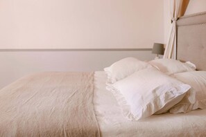 Kamar Double Comfort, pemandangan kebun | Meja kerja, ruang kerja ramah laptop, kedap suara, dan Wi-Fi gratis