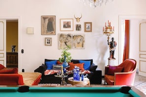 Sala de estar en el lobby