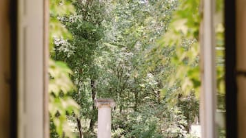 舒适双人房, 花园景观 | 办公桌、笔记本电脑工作区、隔音、免费 WiFi