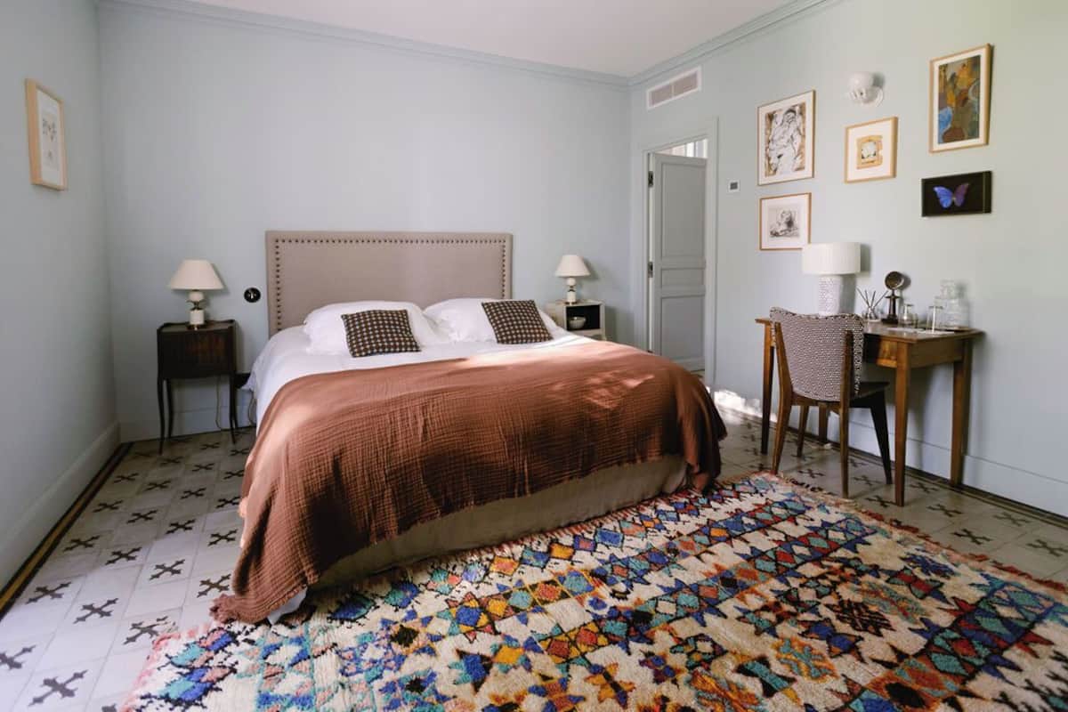 Deluxe-Doppelzimmer, Gartenblick | Schreibtisch, laptopgeeigneter Arbeitsplatz, schallisolierte Zimmer
