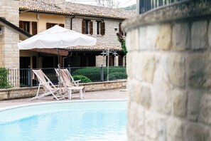 Seasonal outdoor pool - Le Fontanelle Country House (Sant'Ippolito)