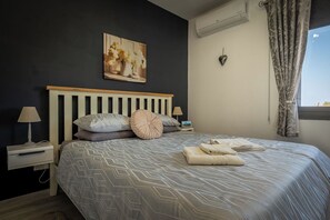 2 bedrooms, in-room safe, iron/ironing board, WiFi - Summer Haven, Polis: Sea & Mountain Views, Roof Terrace (Poli Crysochous)