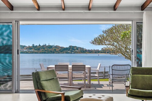King Tide - Riverfront Holiday Home