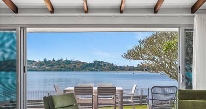 King Tide - Riverfront Holiday Home