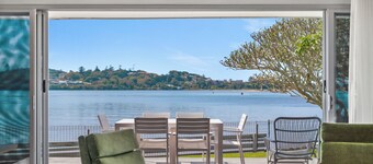 King Tide - Riverfront Holiday Home