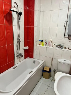 Jetted tub, towels, soap, shampoo - Very suitable for anyone looking for fun, excitement and history (Giza Governorate)