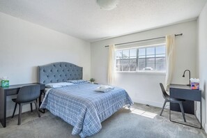 2 habitaciones, tabla de planchar con plancha, wifi y ropa de cama 