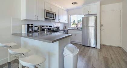 Spacious 2BR/2BA Apt Nr UC Berkeley W/Free Parking