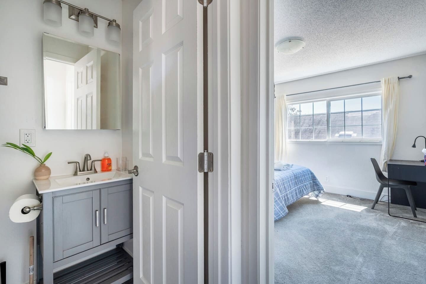 2 habitaciones, tabla de planchar con plancha, wifi y ropa de cama 