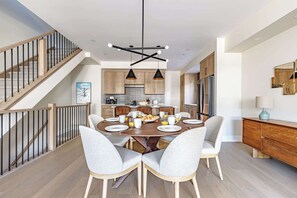 Dining - Aurora Lights - Luxe Townhouse Private Hot Tub (Canmore)