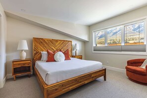 4 Schlafzimmer, Schreibtisch, Bügeleisen/Bügelbrett, Reisekinderbett