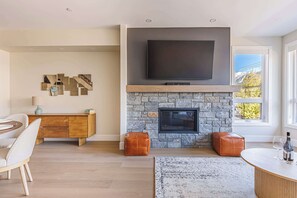 TV, fireplace, offices