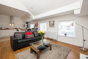Superior Apartment, 3 Bedrooms, Kitchen, City View | Living area - Grafton Street District Apartments (Dublin)