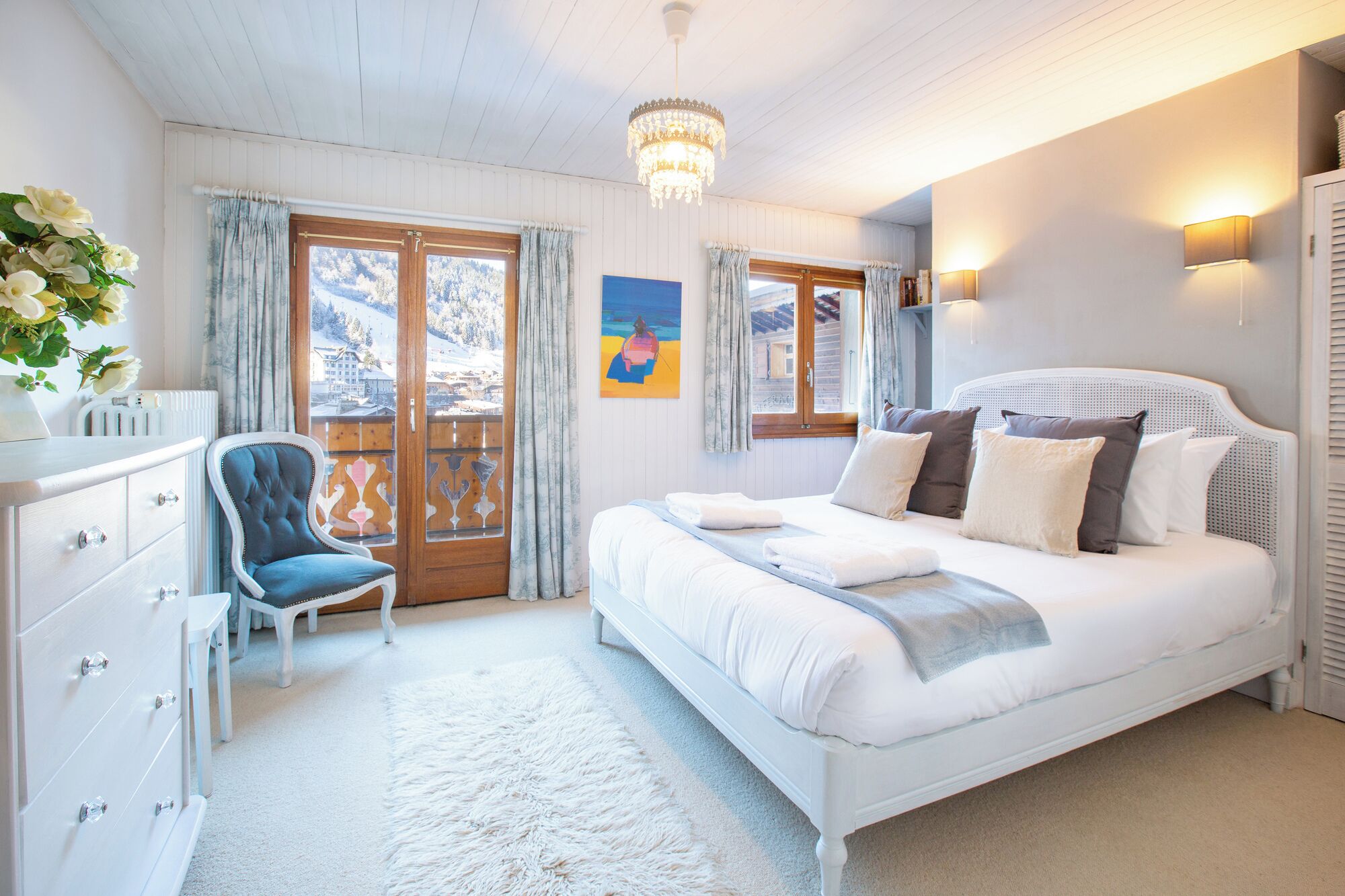 6 bedrooms, iron/ironing board, WiFi, bed sheets