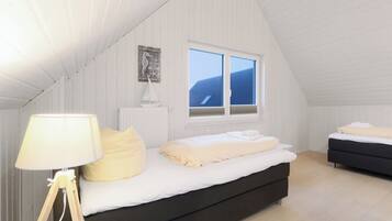 2 habitaciones, tabla de planchar con plancha y cuna de viaje