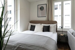 Iron/ironing board, WiFi, bed sheets